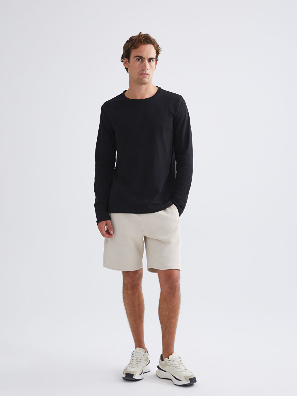 Siyah Bisiklet Yaka Uzun Kollu Erkek Tişört-1