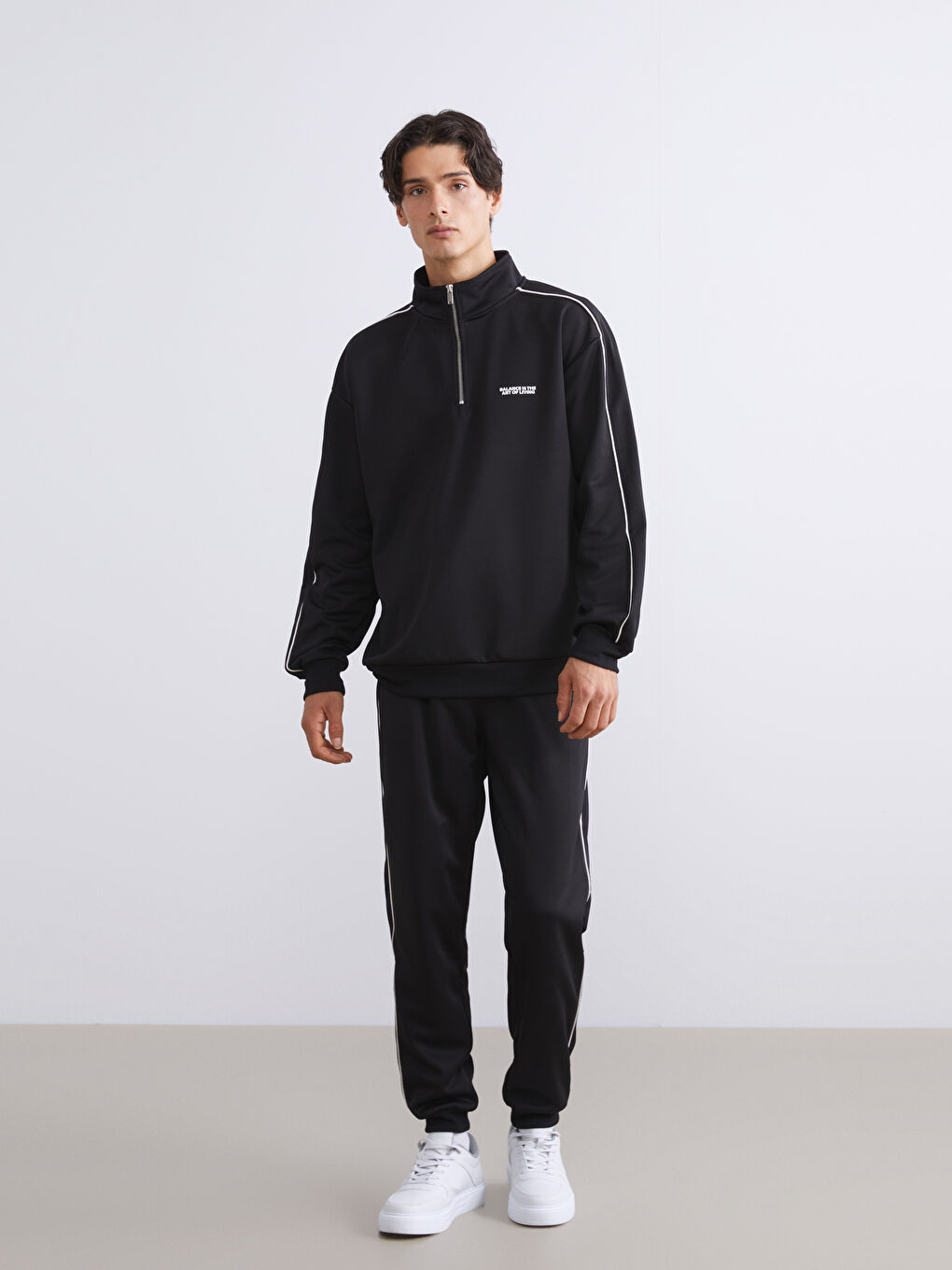 سويت شيرت مطبوع بياقة قمع للرجال-2