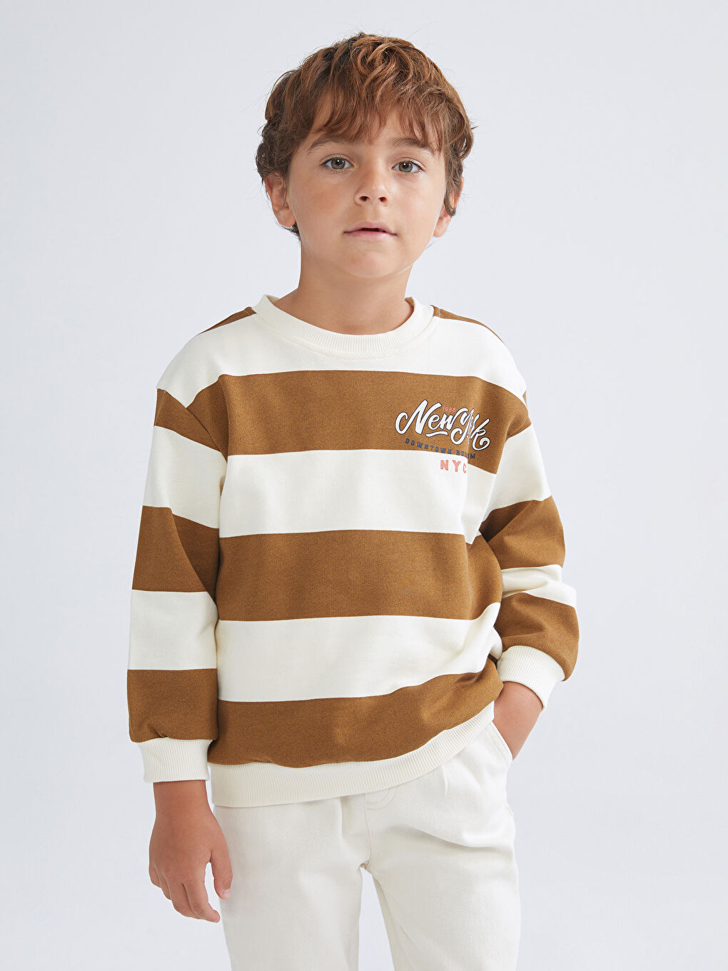 LCW Kids بلوزة بكول مدور مطبوعة ديال الأولاد -W5HT70Z1-LQA