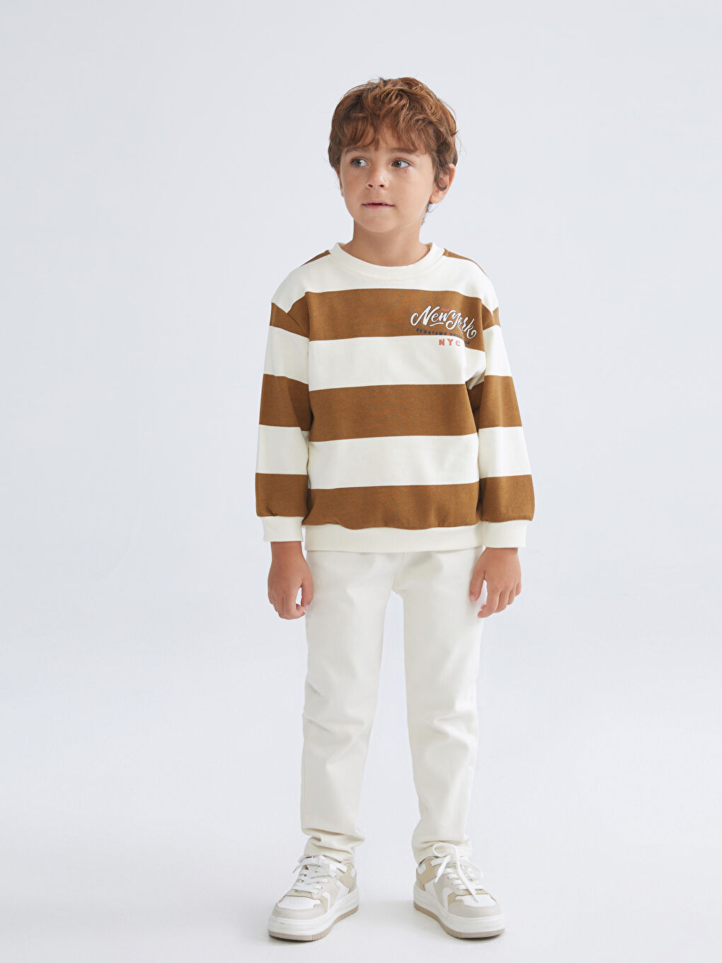 LCW Kids بلوزة بكول مدور مطبوعة ديال الأولاد -W5HT70Z1-LQA