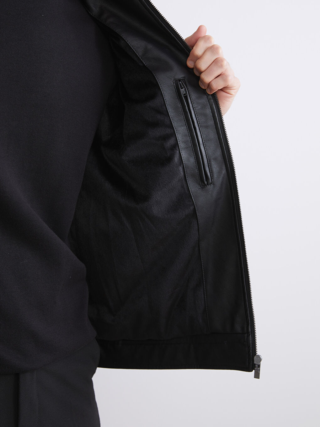 Siyah Standart Kalıp Gömlek Yaka Erkek Deri Görünümlü Mont-3