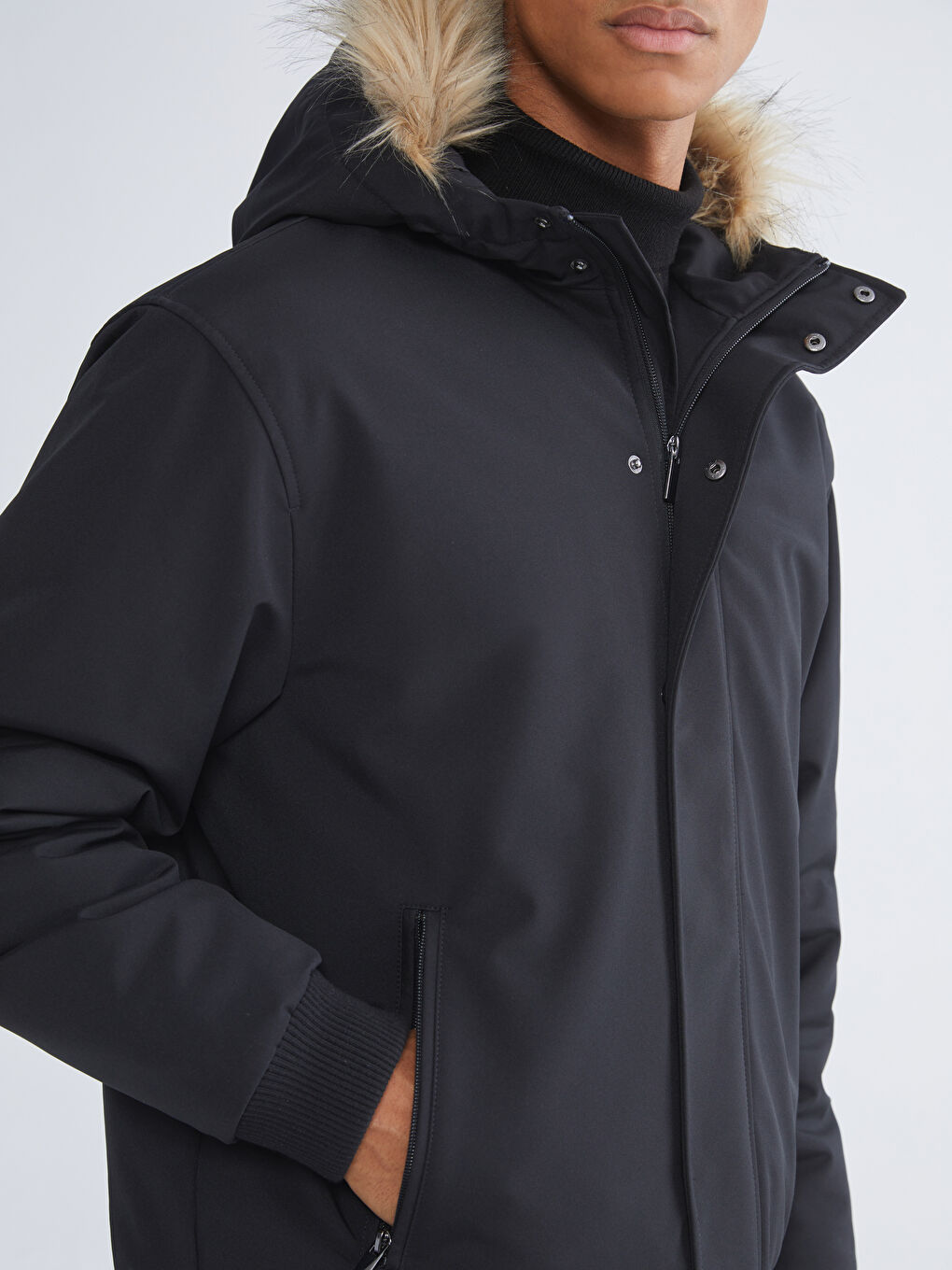 Siyah Rahat Kalıp Kapüşonlu Erkek Mont-3