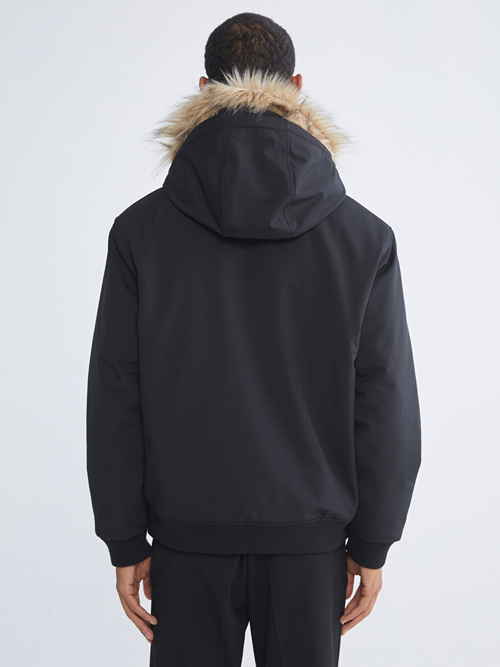 Siyah Rahat Kalıp Kapüşonlu Erkek Mont-4