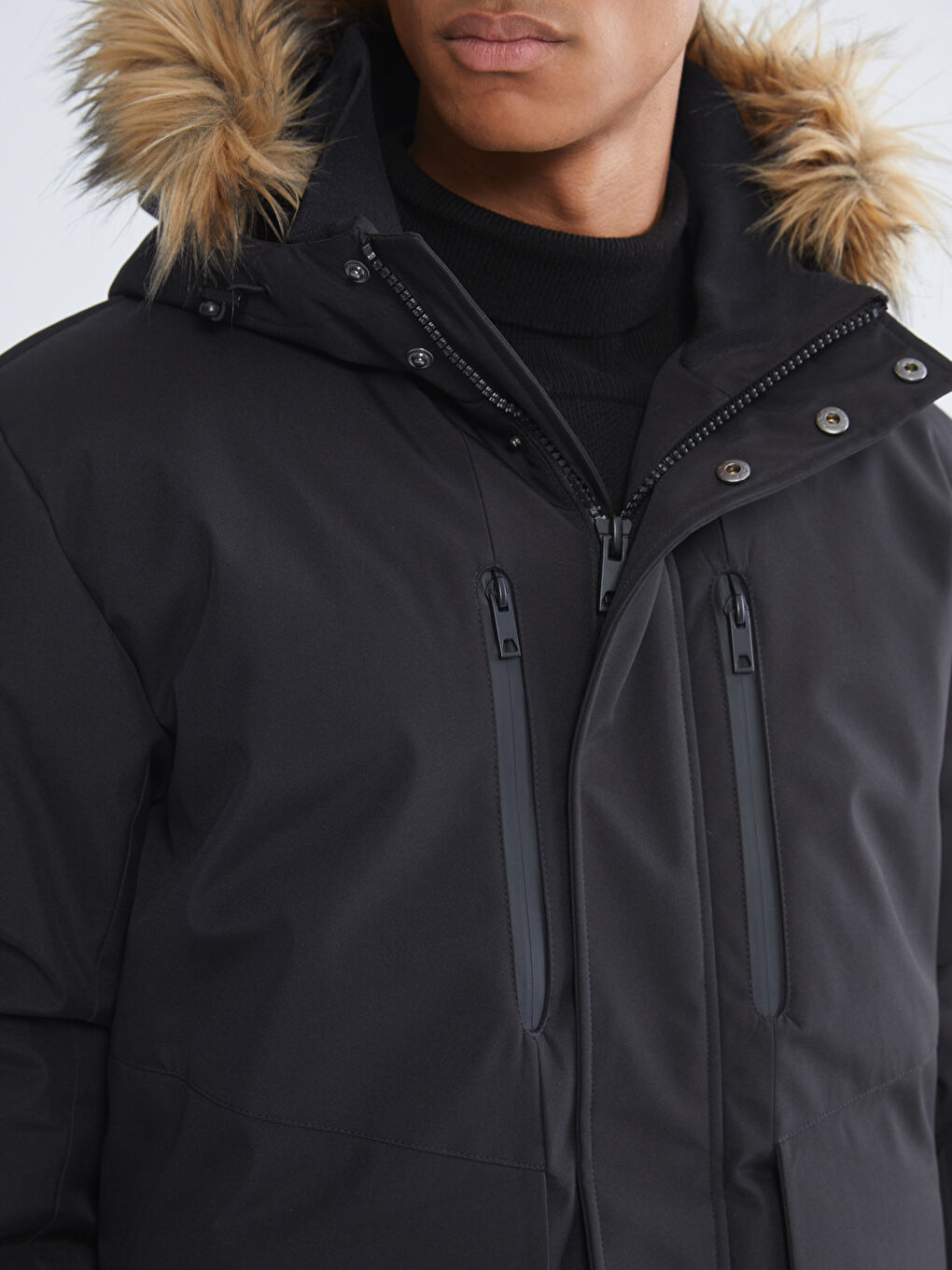 Siyah Standart Kalıp Kürk Kapüşonlu Erkek Parka-3