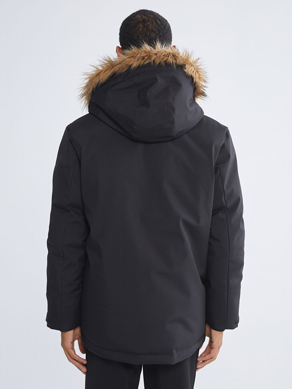 Siyah Standart Kalıp Kürk Kapüşonlu Erkek Parka-4