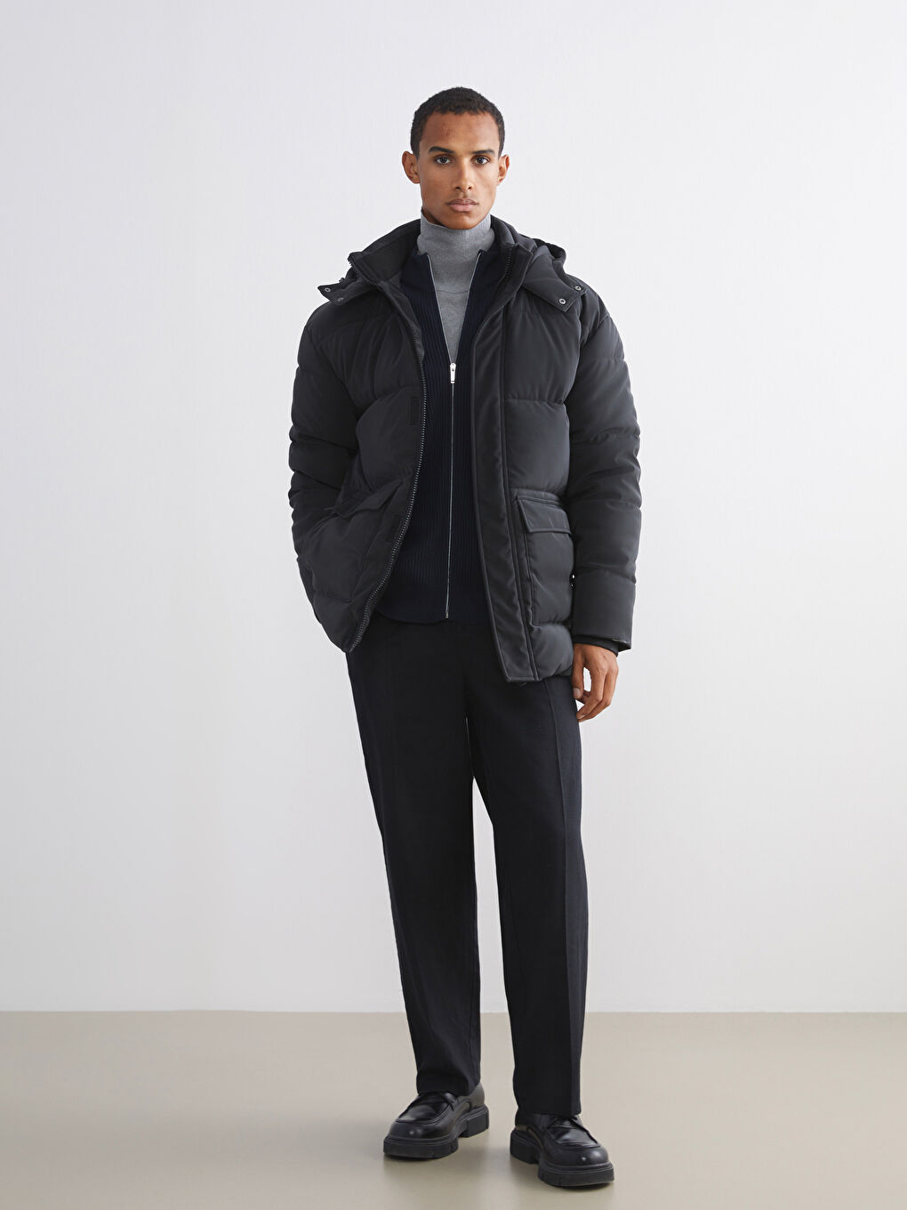 Siyah Standart Kalıp Kapüşonlu Erkek Mont-1