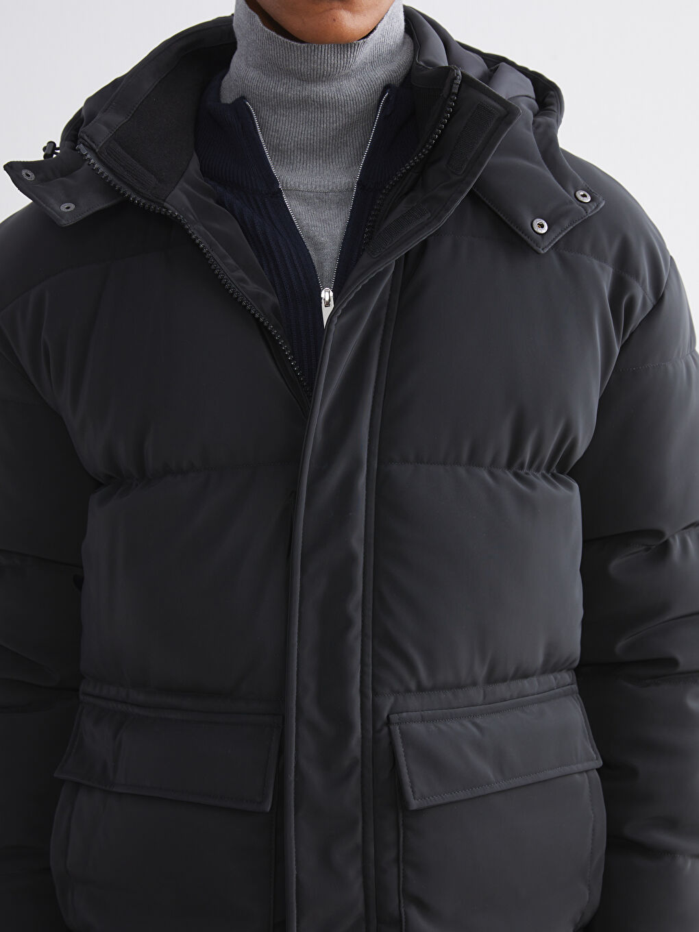 Siyah Standart Kalıp Kapüşonlu Erkek Mont-2