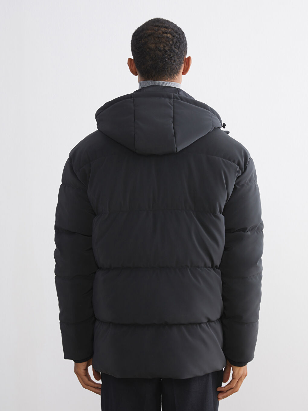 Siyah Standart Kalıp Kapüşonlu Erkek Mont-4