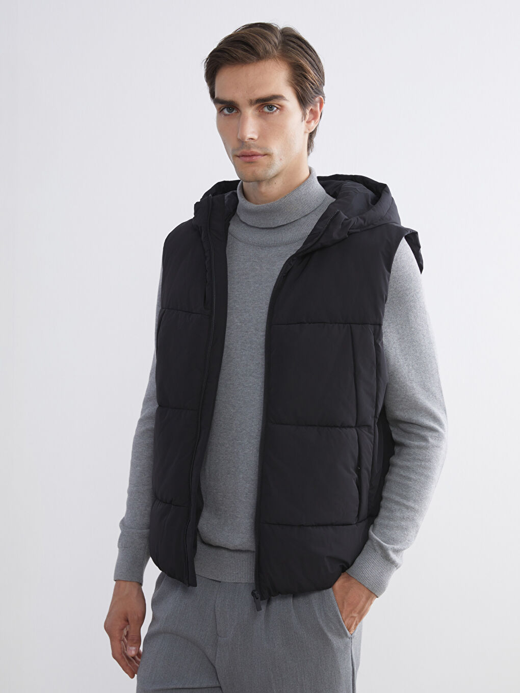 Siyah Standart Kalıp Kapüşonlu Erkek Şişme Yelek