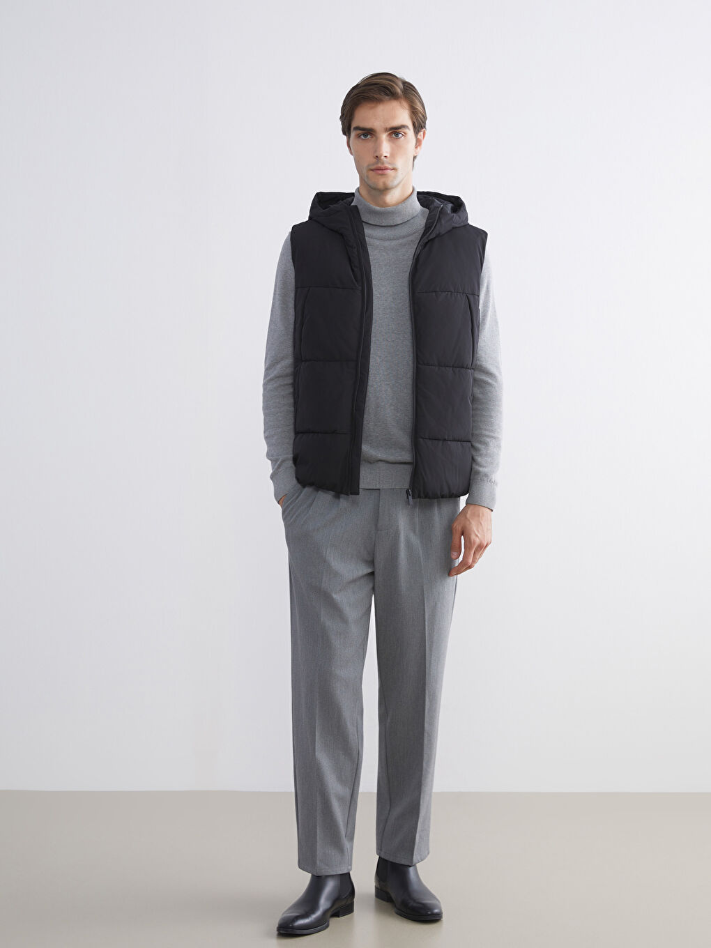 Siyah Standart Kalıp Kapüşonlu Erkek Şişme Yelek-1