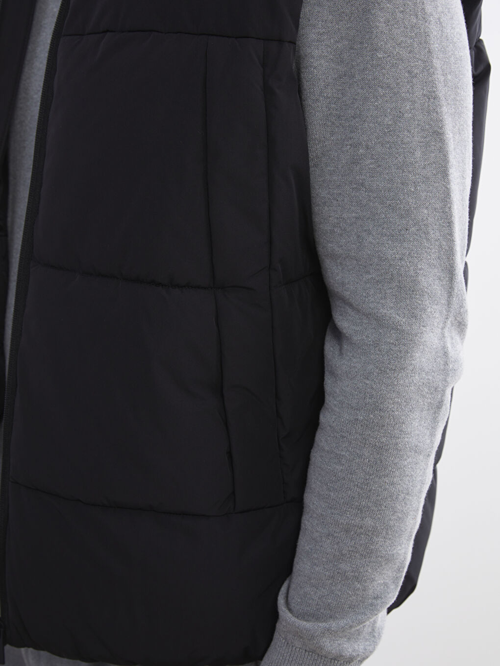 Siyah Standart Kalıp Kapüşonlu Erkek Şişme Yelek-2