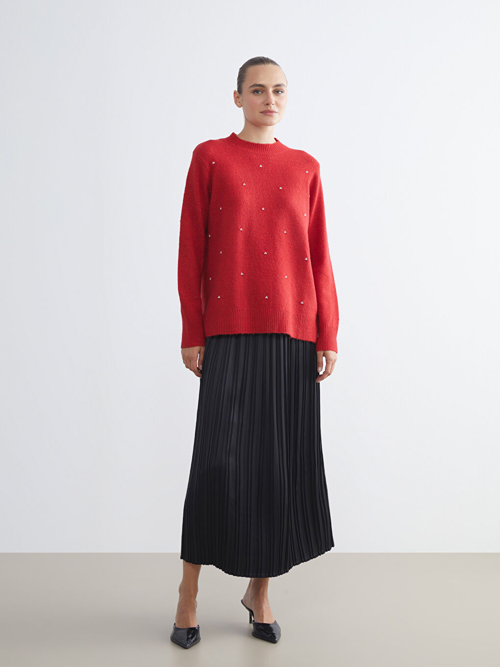 Džemper od trikotaže sa okruglim izrezom ukrašen cirkonima za žene-1