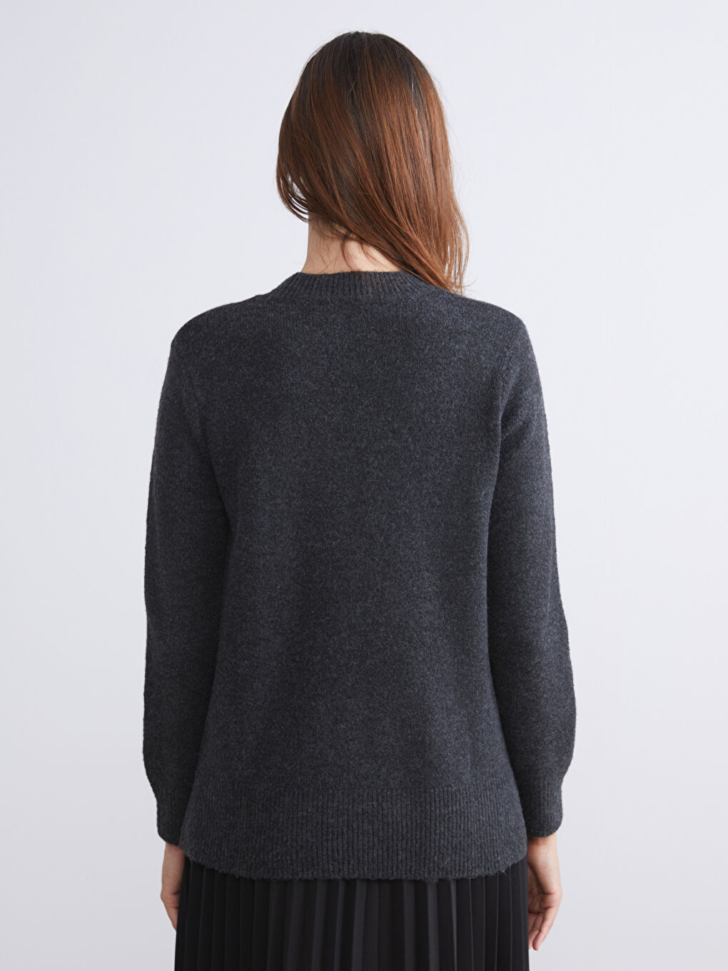 Džemper od trikotaže sa okruglim izrezom ukrašen cirkonima za žene-3