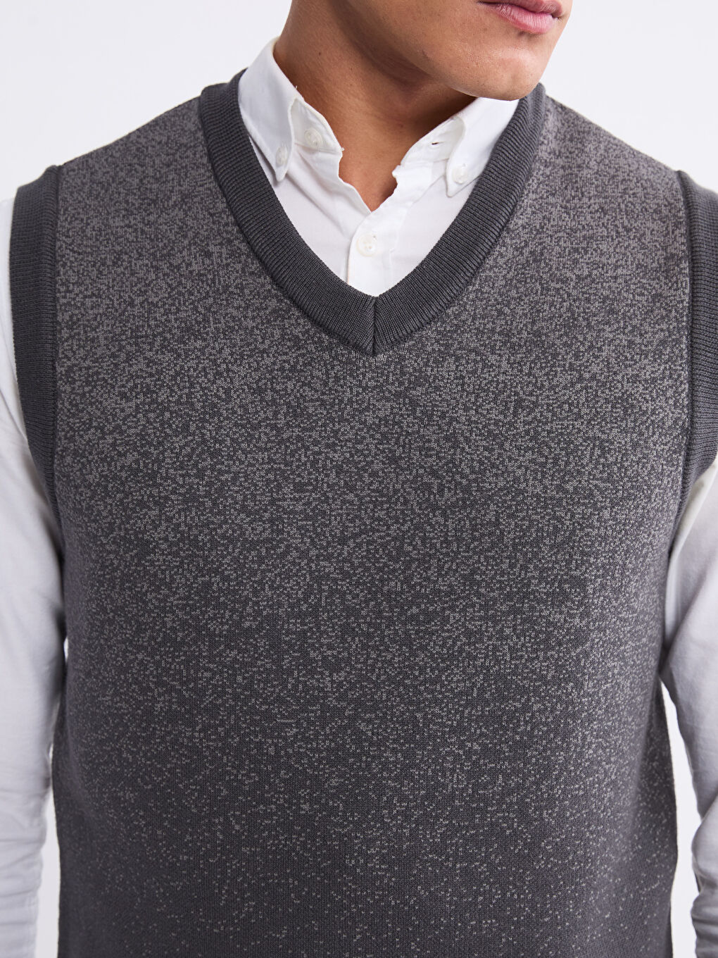Gri Standart Kalıp V Yaka Erkek Triko Süveter-2