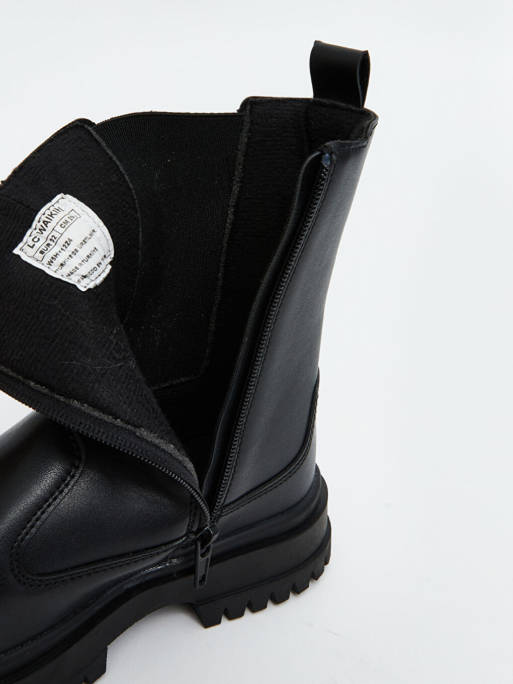 Siyah Deri Görünümlü Kız Çocuk Bot-6