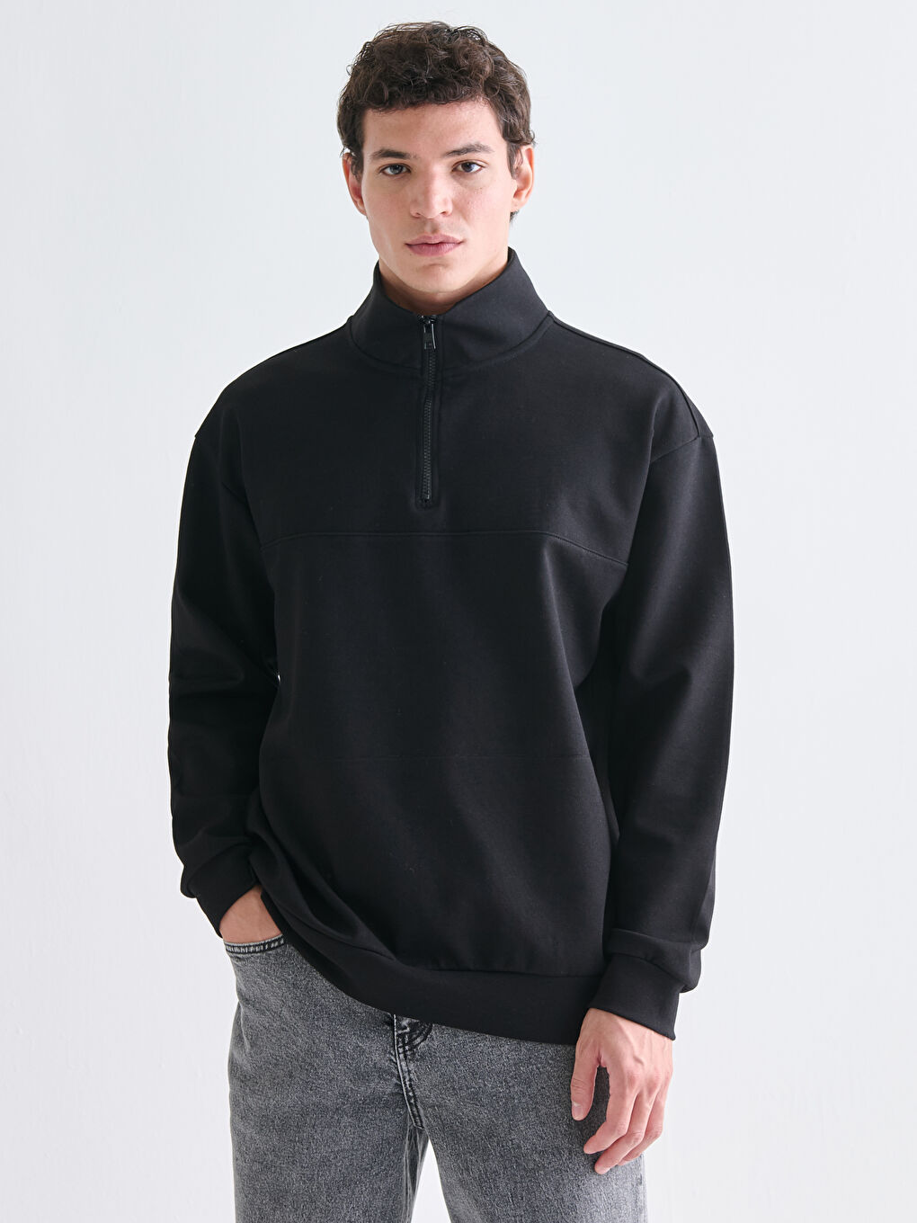 Siyah Fermuarlı Dik Yaka Erkek Sweatshirt