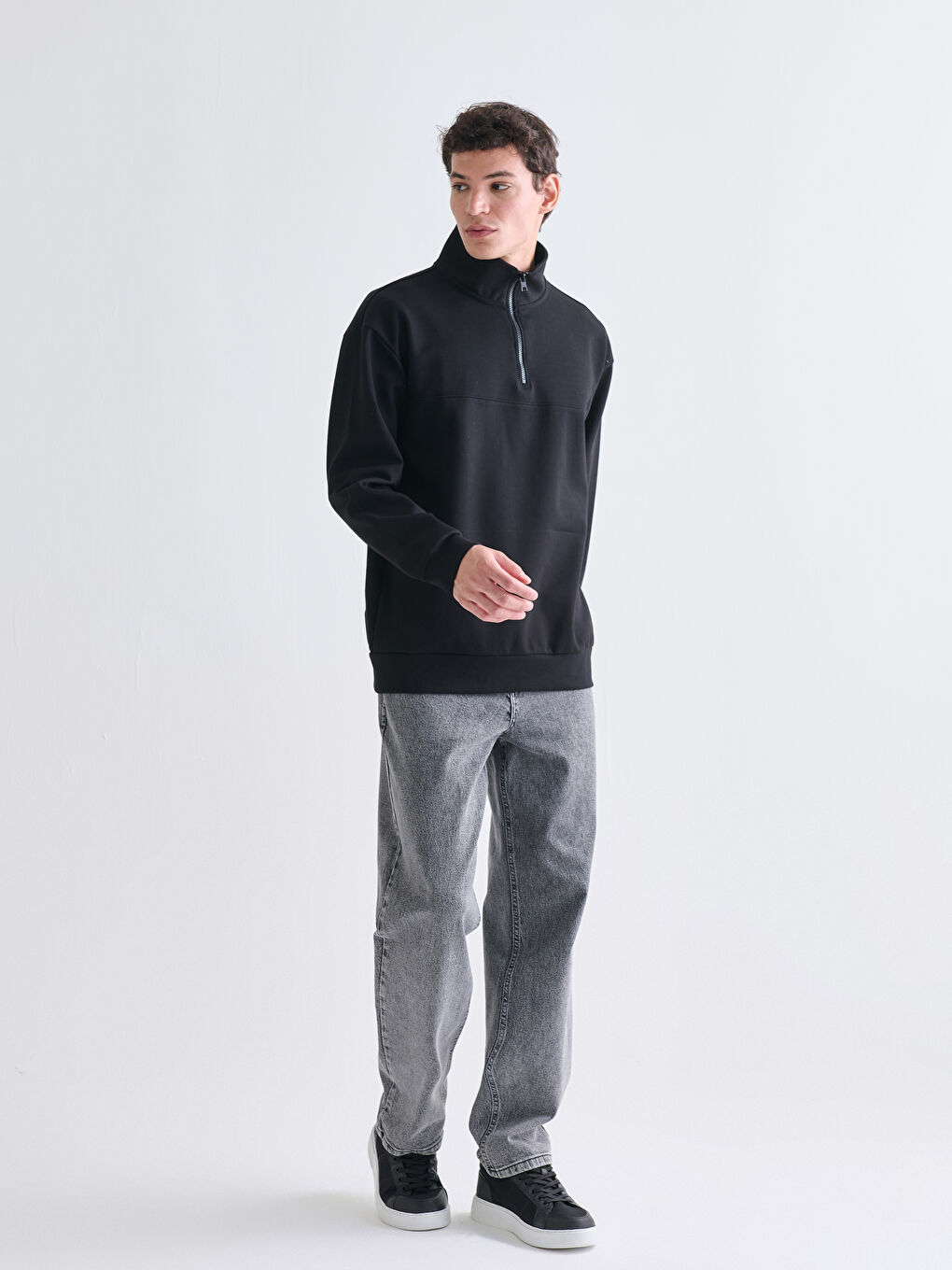 Siyah Fermuarlı Dik Yaka Erkek Sweatshirt-1