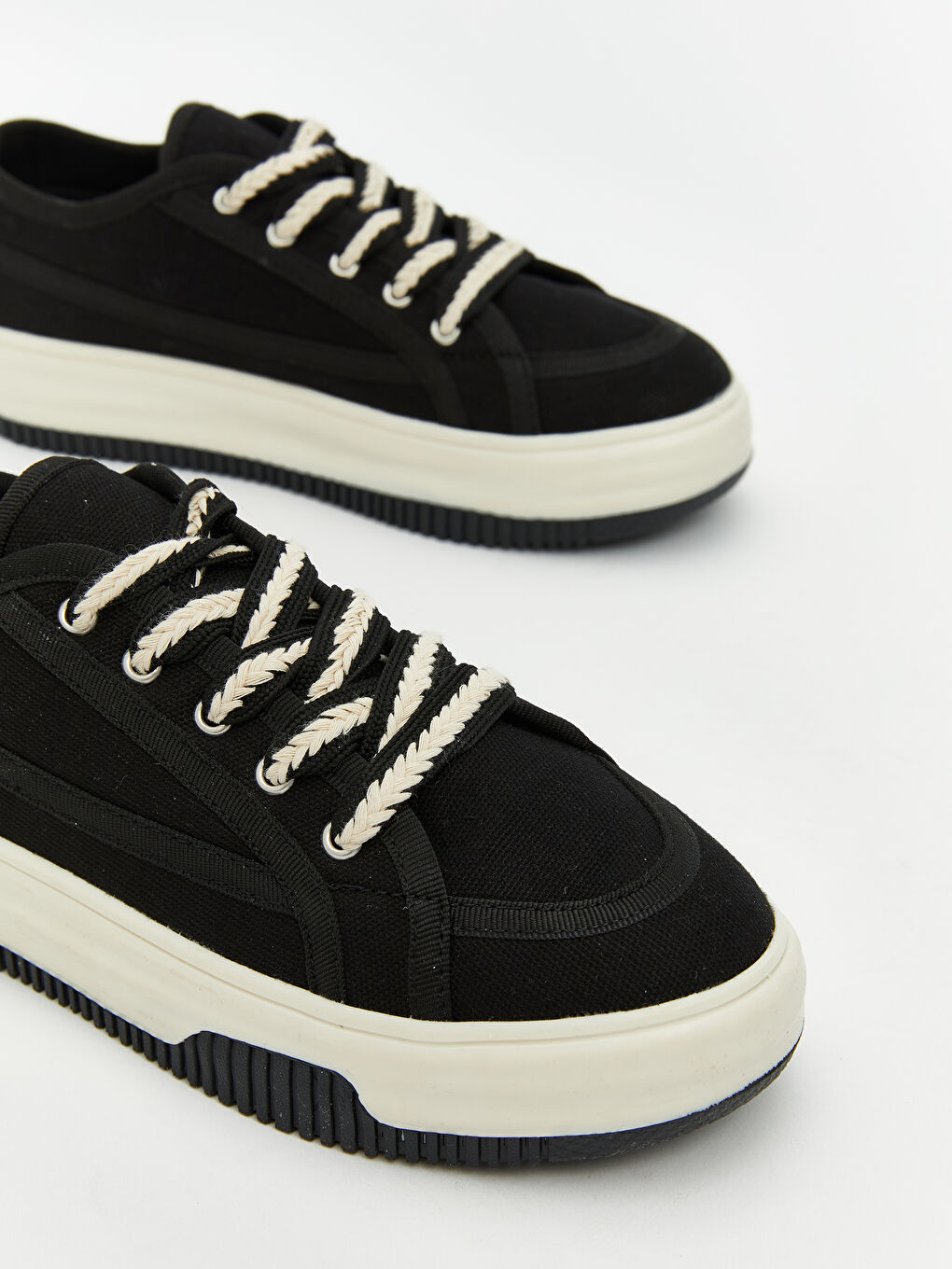 أحذية رياضية للبنات بأربطة-2