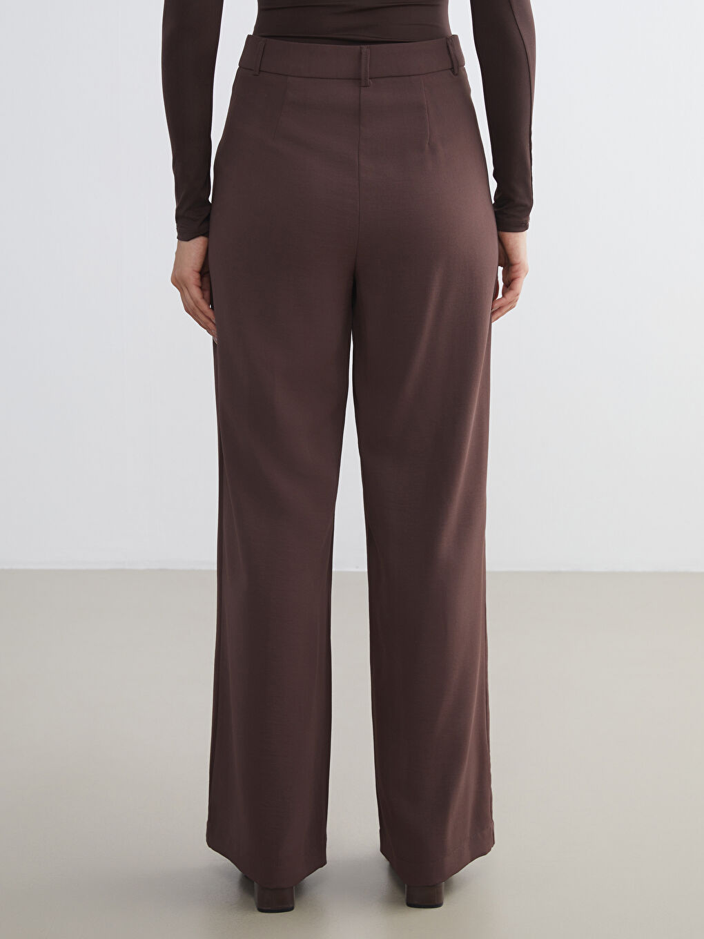 Kahverengi Geniş Paça Pileli Kadın Pantolon-4