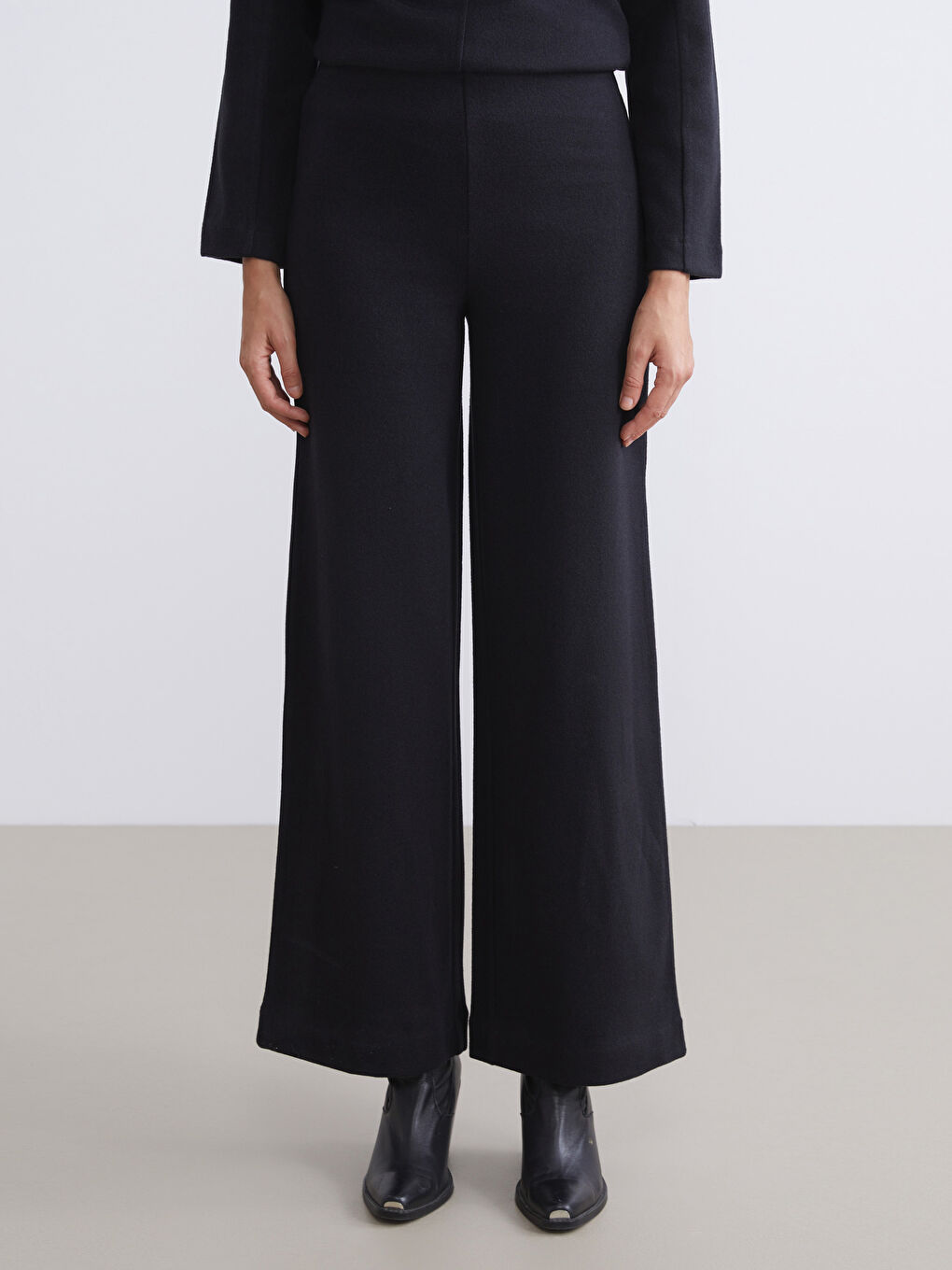 Pantalone sa elastičnim strukom i širokim nogavicama za žene-1