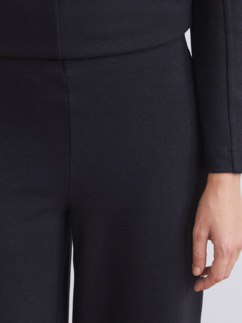 Pantalone sa elastičnim strukom i širokim nogavicama za žene-2