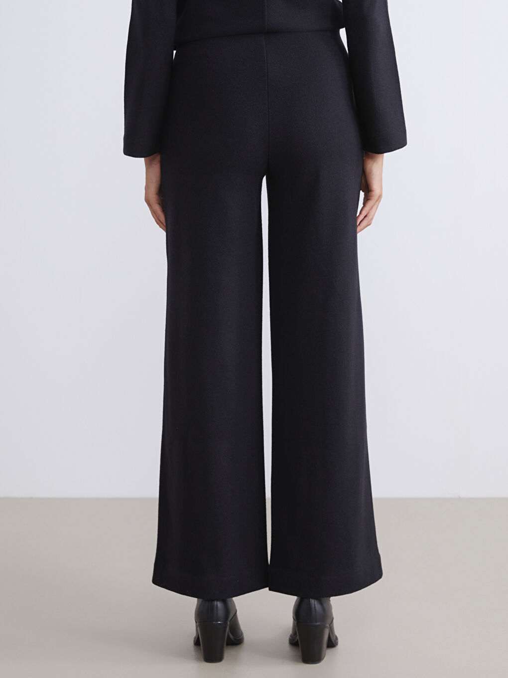 Pantalone sa elastičnim strukom i širokim nogavicama za žene-3