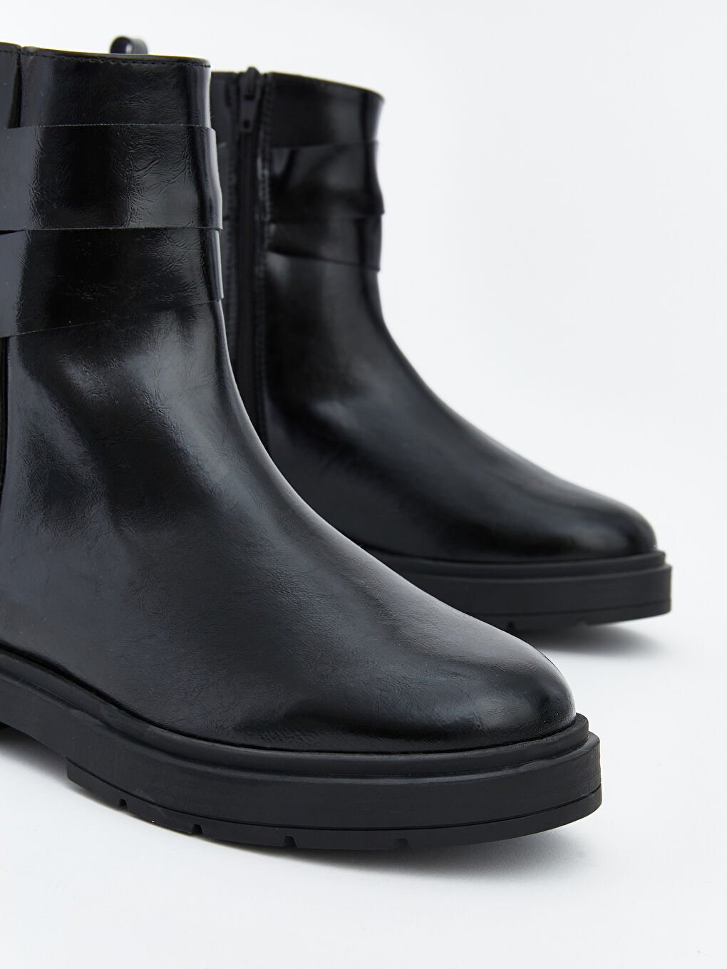 Siyah Fermuarlı Deri Görünümlü Kadın Bot-2