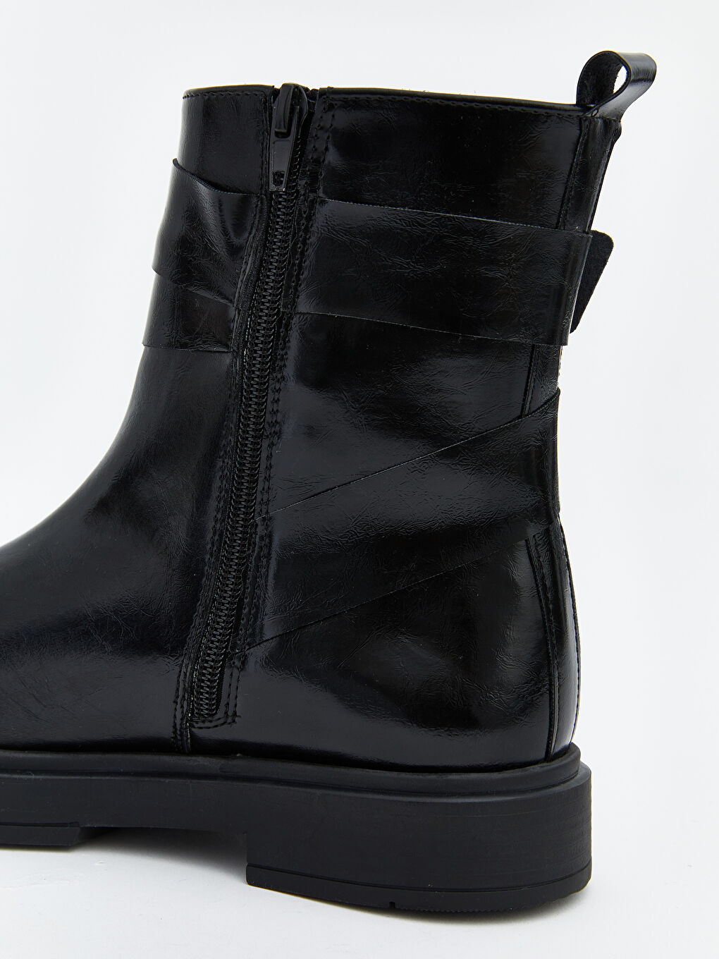 Siyah Fermuarlı Deri Görünümlü Kadın Bot-4