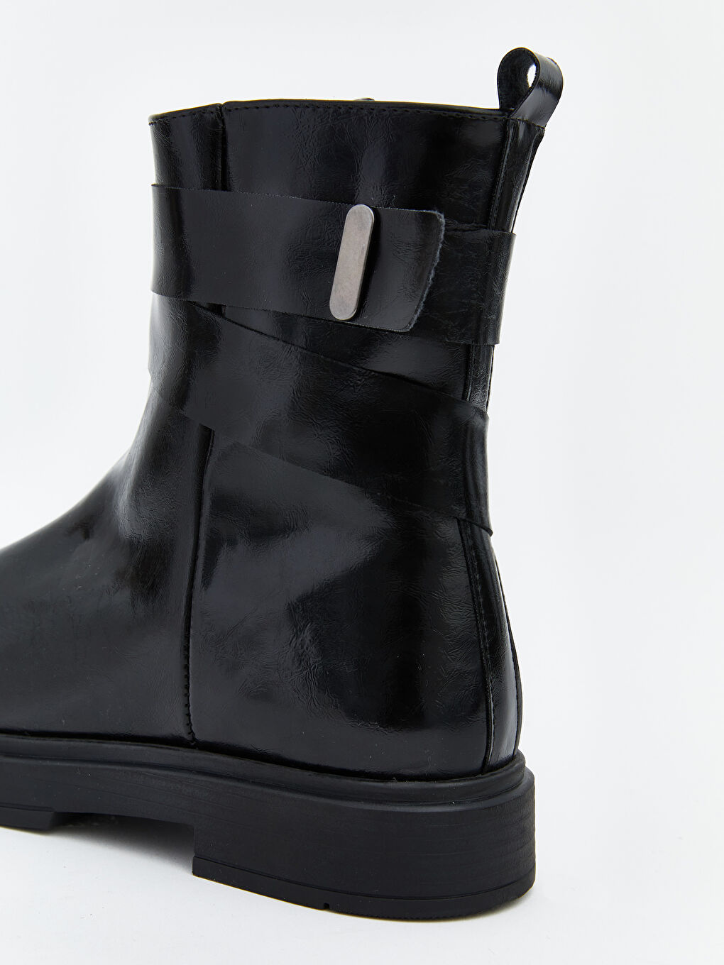 Siyah Fermuarlı Deri Görünümlü Kadın Bot-5