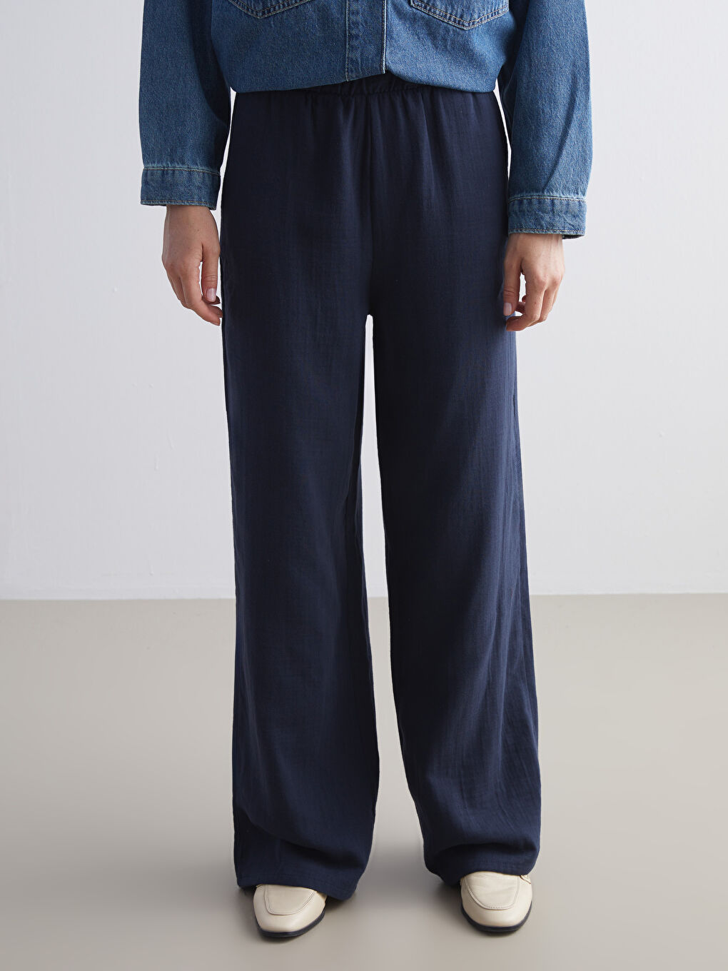 Lacivert Beli Lastikli Dokulu Müslin Kadın Pantolon-2