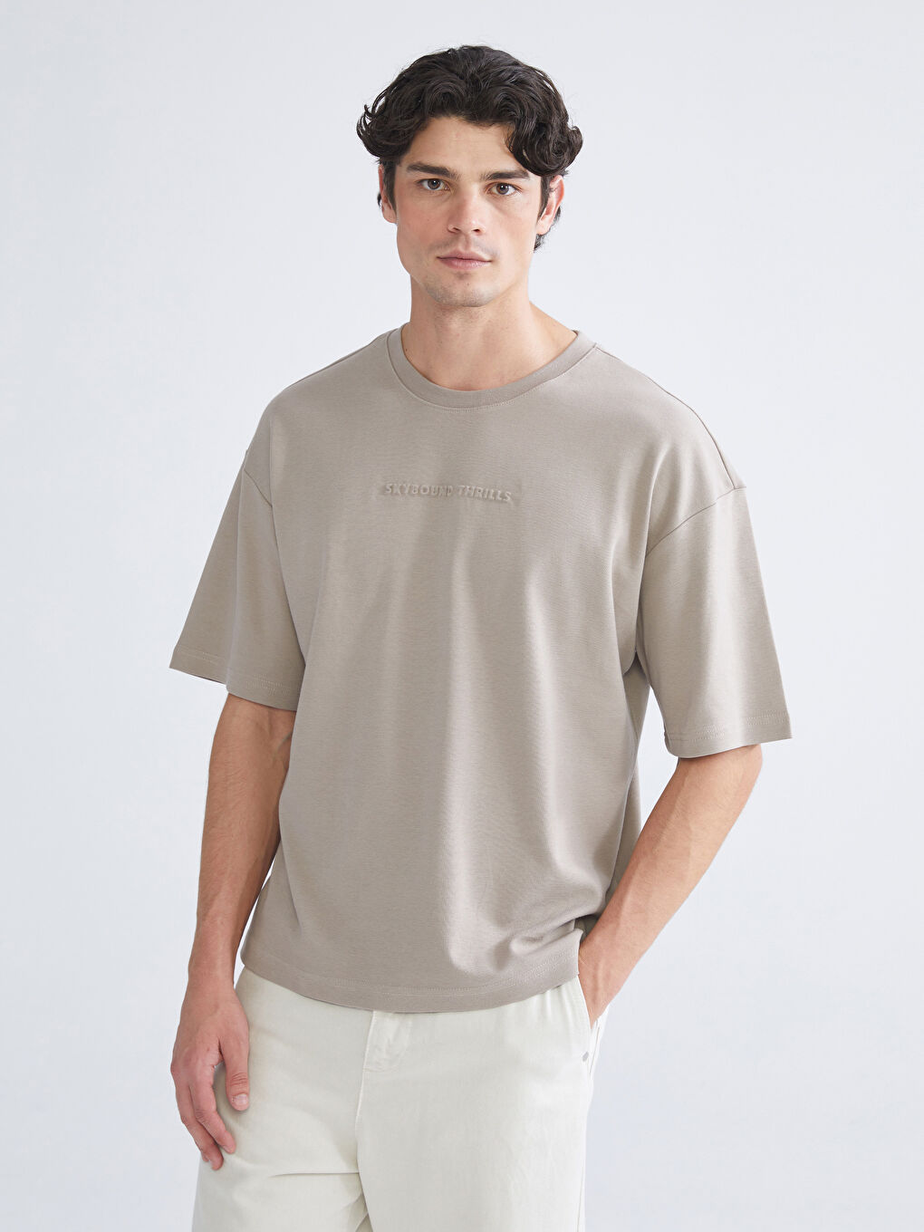 Bej Bisiklet Yaka Baskılı Erkek Tişört