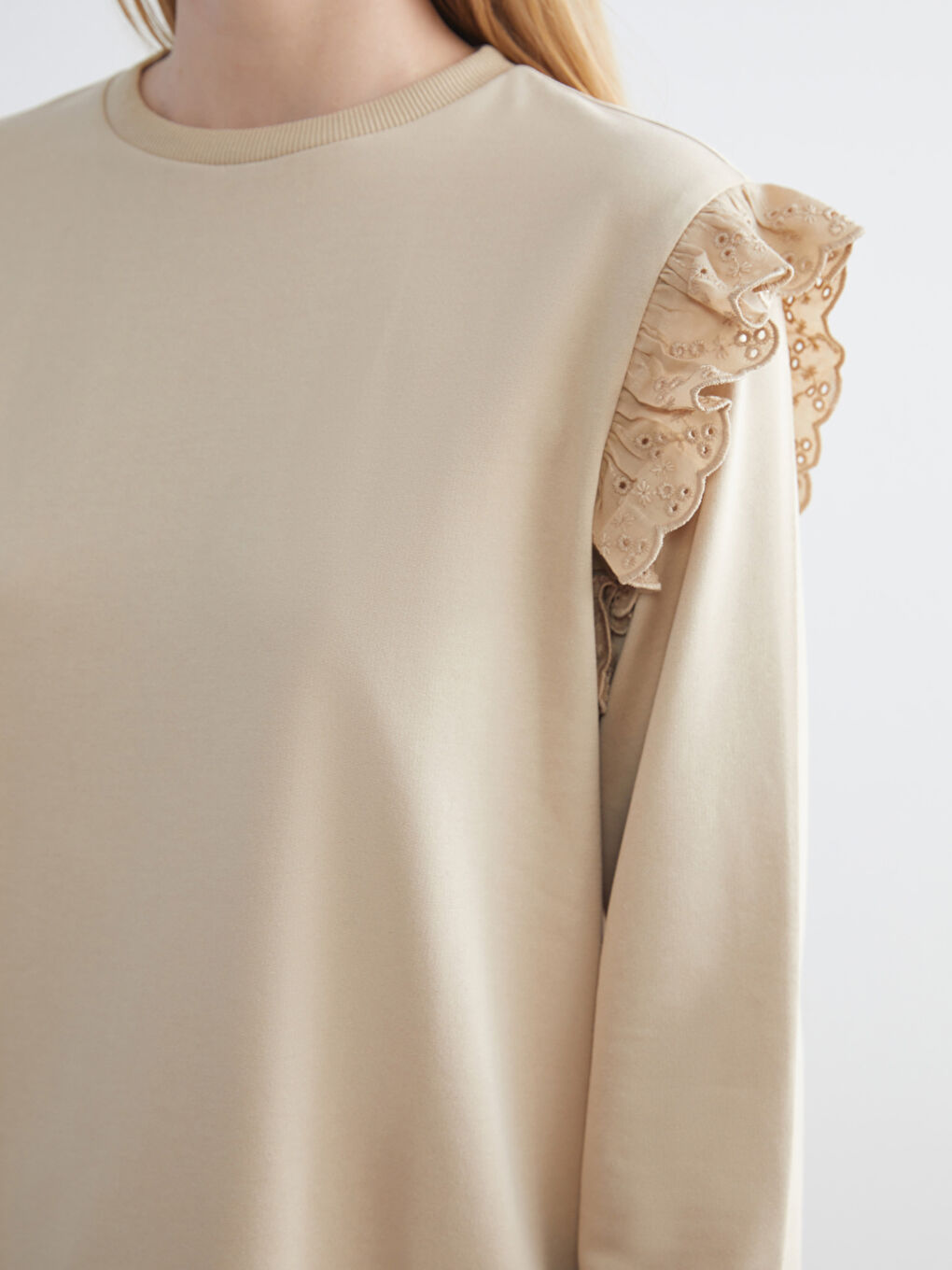 Bej Bisiklet Yaka Fırfırlı Kadın Sweatshirt Tunik-2