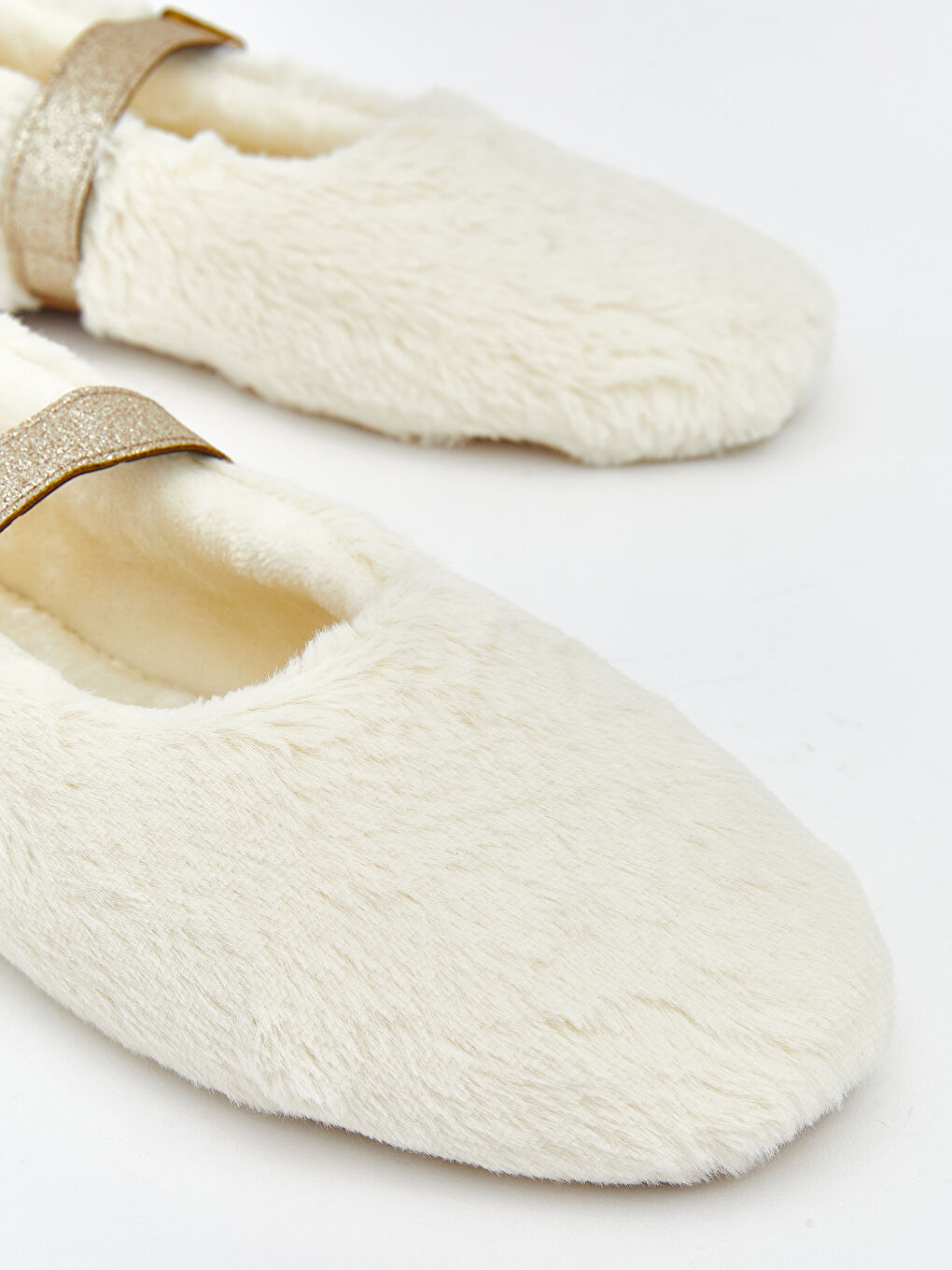 Beyaz İçi Tüylü Pelüş Kadın Babet-2