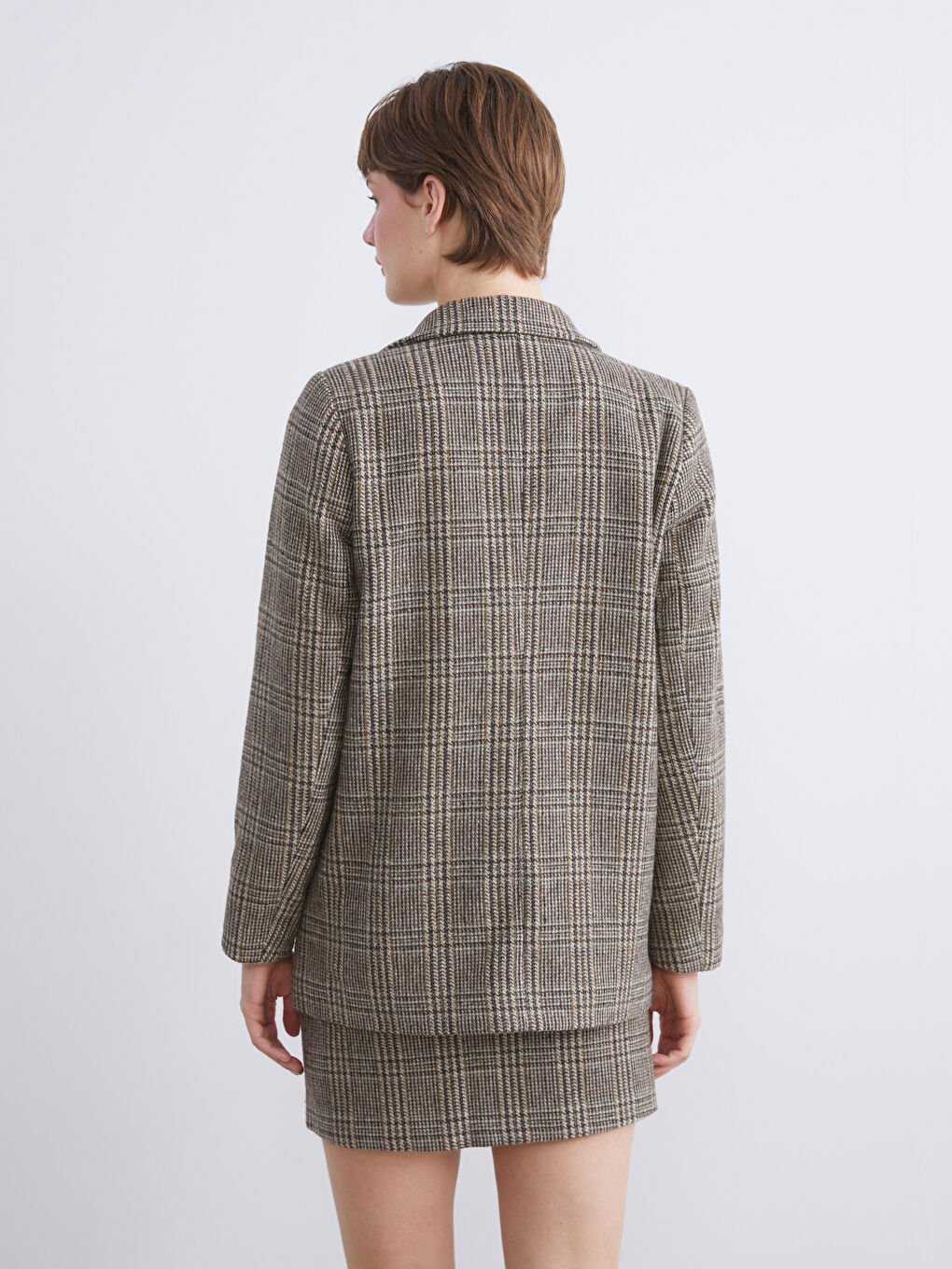 Kahverengi V Yaka Ekose Kadın Kaşe Blazer Ceket-3