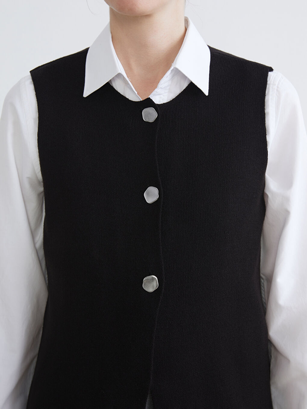 Siyah Düğme Detaylı Kadın Triko Yelek-2