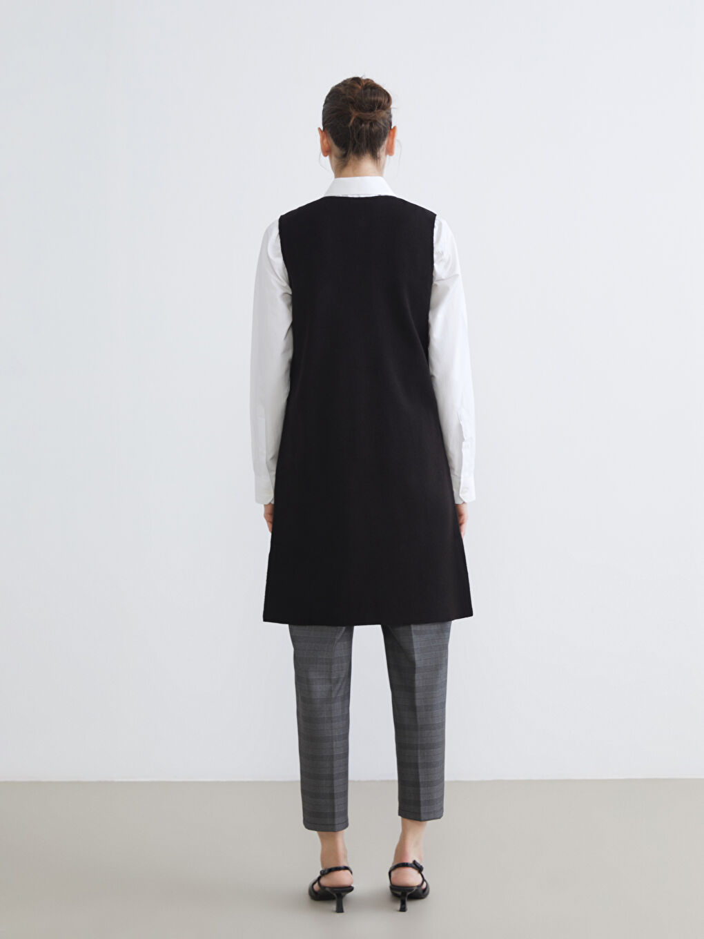 Siyah Düğme Detaylı Kadın Triko Yelek-3