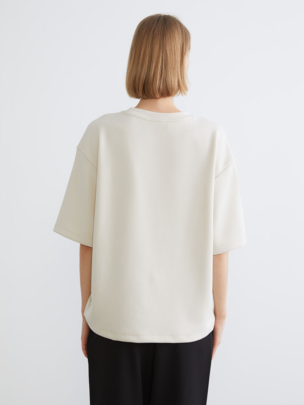 Bej Bisiklet Yaka Kadın Tişört-3