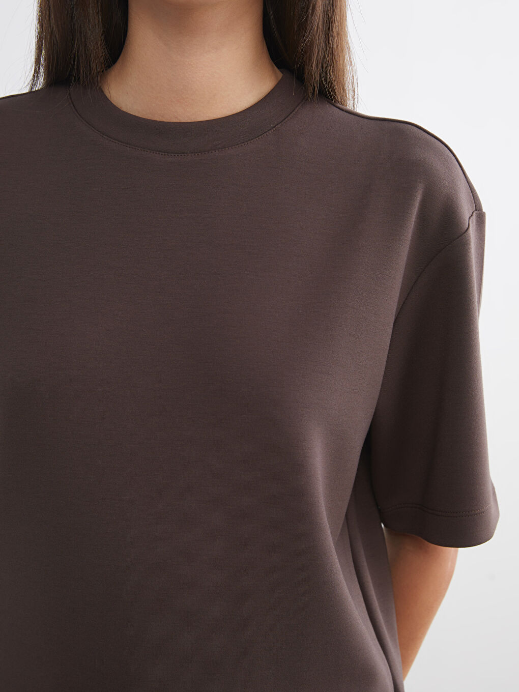 Kahverengi Bisiklet Yaka Kadın Tişört-2