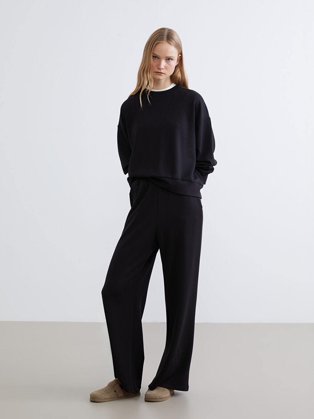 Siyah Bisiklet Yaka Oversize Kadın Sweatshirt-1