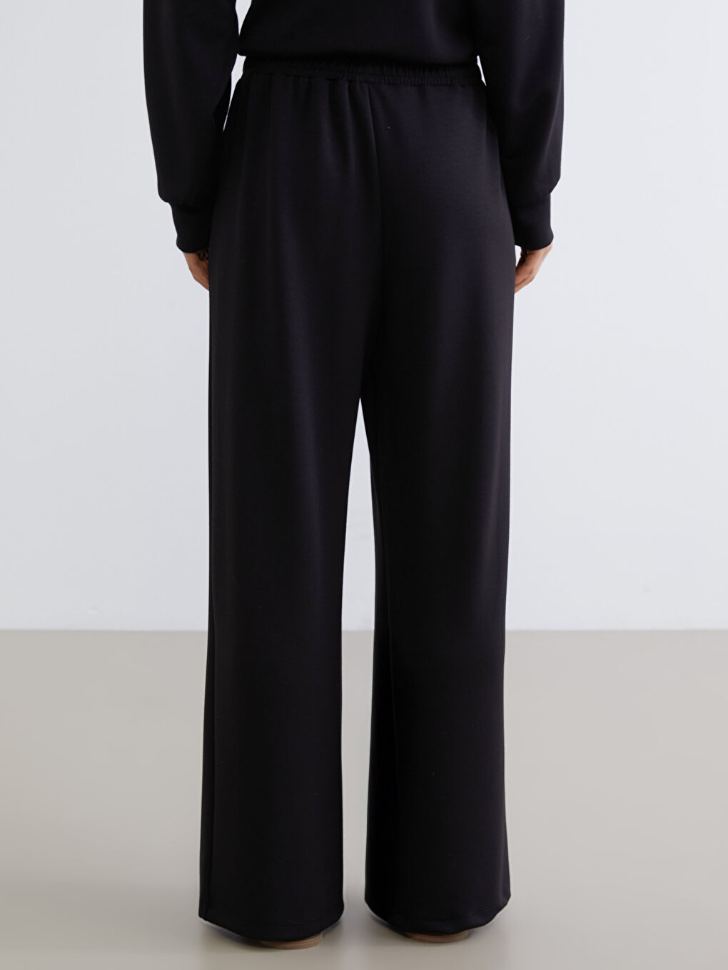 Siyah Beli Lastikli Geniş Paça Kadın Eşofman Altı-3