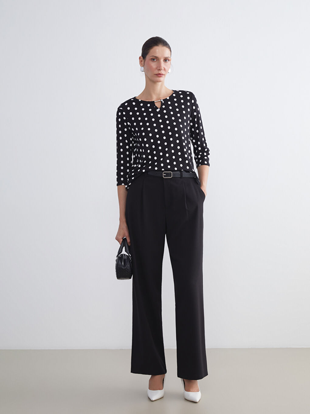 Siyah Bisiklet Yaka Puantiyeli Bluz-1