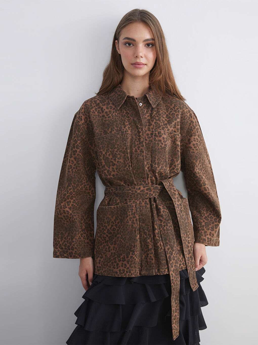 Geacă din Denim pentru Femei cu Imprimeu Leopard și Guler de Cămașă