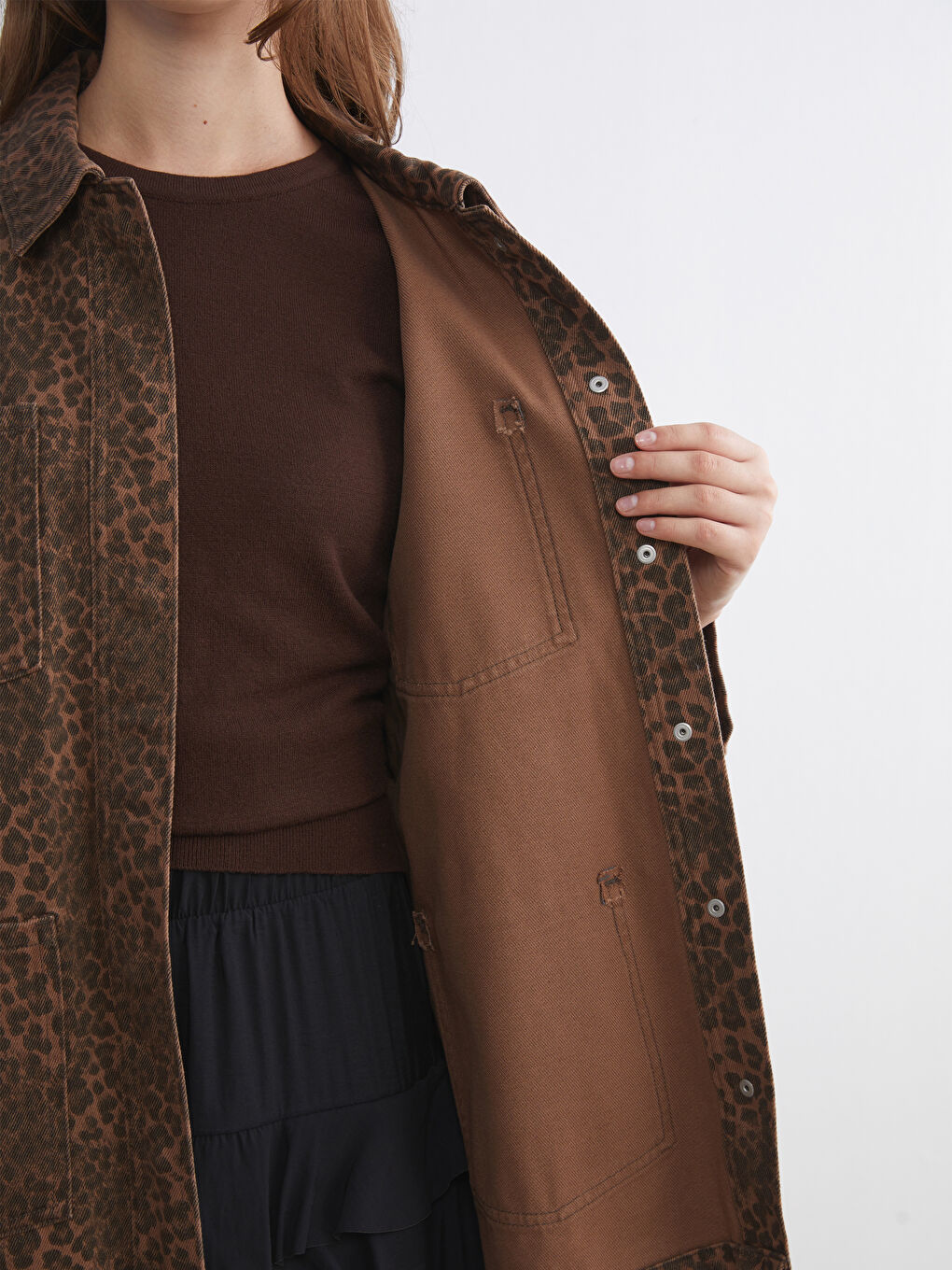 Geacă din Denim pentru Femei cu Imprimeu Leopard și Guler de Cămașă-3