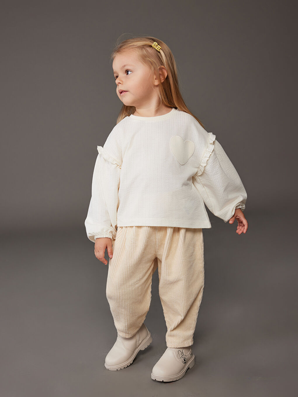 Bej Bisiklet Yaka Kız Bebek Tişört ve Pantolon 2'li-1