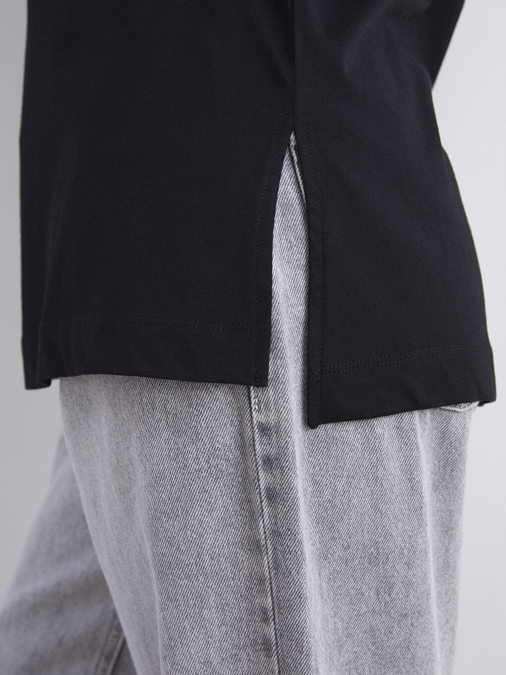 Siyah Bisiklet Yaka Kadın Tişört-2