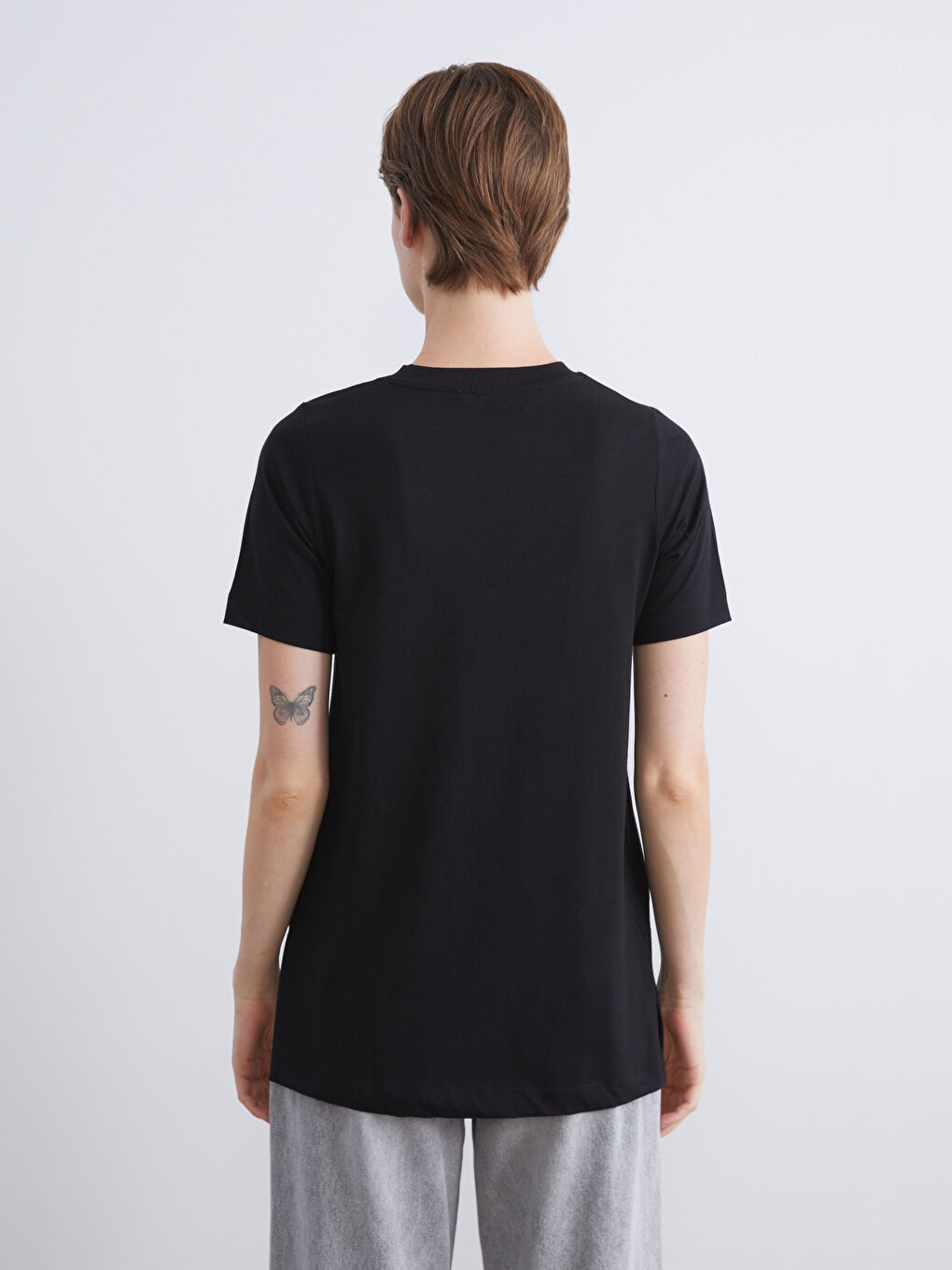 Siyah Bisiklet Yaka Kadın Tişört-3