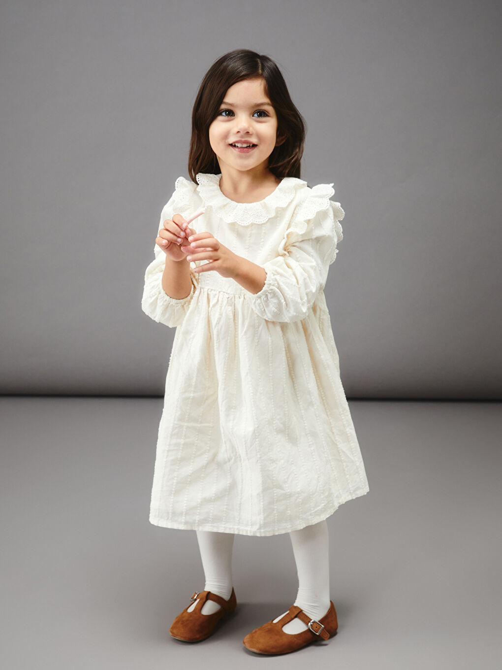 Bej Bebe Yakalı Fırfırlı Kız Bebek Elbise