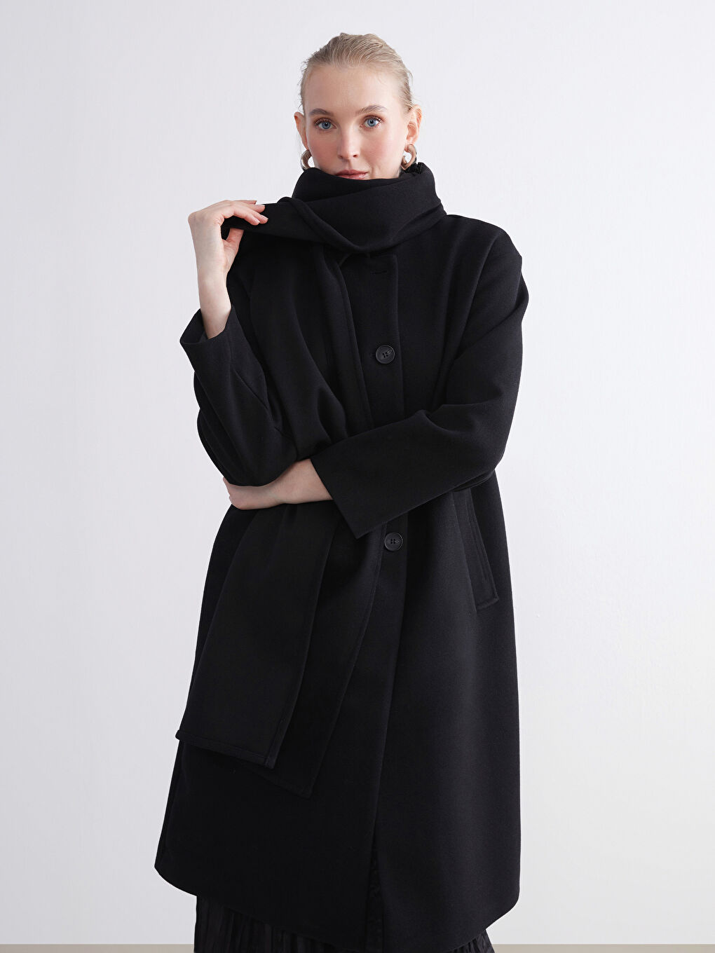 Siyah Çıkarılabilir Şal Yaka Kadın Kaşe Kaban-1