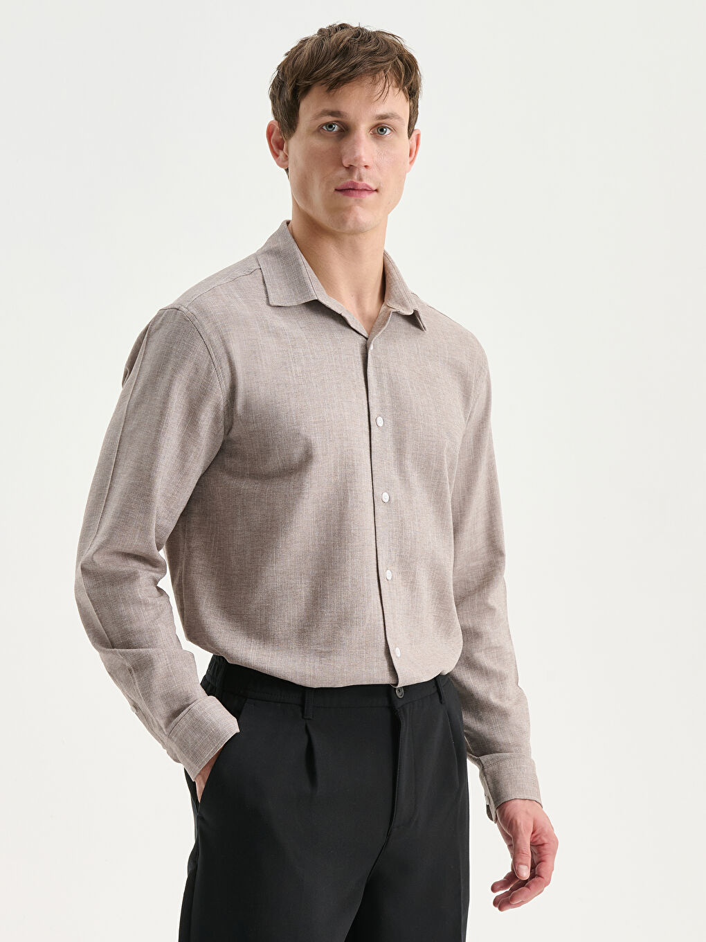 Kahverengi Regular Fit Uzun Kollu Armürlü Erkek Gömlek
