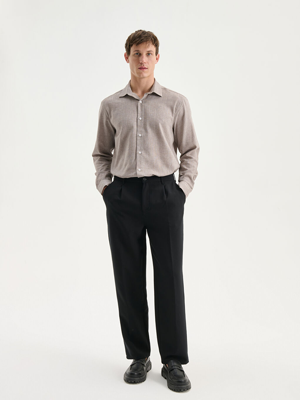 Kahverengi Regular Fit Uzun Kollu Armürlü Erkek Gömlek-1